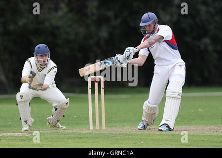 Hornchurch Athletic CC vs Brookweald CC - Mid-Essex Cricket League a Hylands Park - 30/08/14 Foto Stock