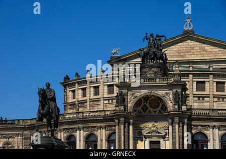 La Semper Opera nella città di Dresda, Sassonia, Germania. Foto Stock