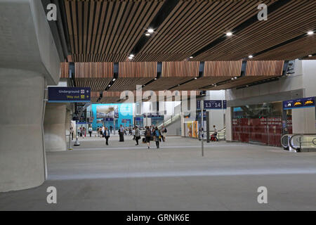 La stazione di London Bridge, Londra, Regno Unito. Il nuovo atrio sotto la piattaforma a livello. Progettato dagli architetti Grimshaw, nomminated per il 2019 Sterling premio. Foto Stock