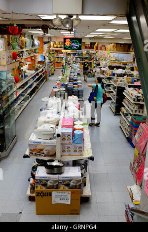Vista interna del nuovo uomo Kam store di uno dei più grandi cinese negozio di alimentari in Manhattan Chinatown.New York City,USA Foto Stock
