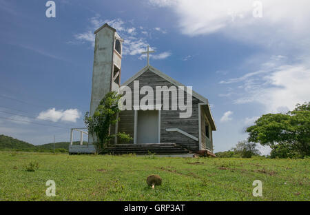 Un abbandonata molto piccola chiesa sull'isola di Vieques Foto Stock