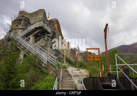 Fortezza di Poenari è Vlad Tepes Castello, Principe della Valacchia medievale, moderna Romania Foto Stock