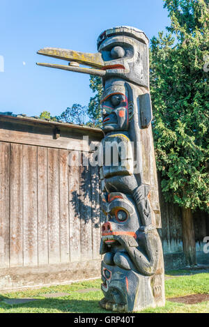 Il Totem Pole, Thunderbird Park, Victoria, British Columbia, Canada Foto Stock