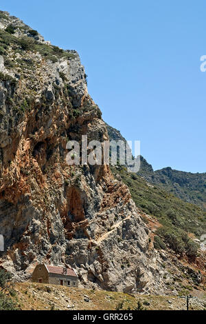 Ripida montagna rocciosa scogliera Foto Stock