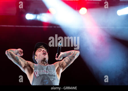 Torino, Italia. 07Th Sep, 2016. Ritmika Festival 2016, che quest'anno festeggia i suoi 20 anni di concerti, ha aperto una sensazionale performance live con il rapper giovane dell'anno Fedez e J-Ax. © Elena Aquila/Pacific Press/Alamy Live News Foto Stock