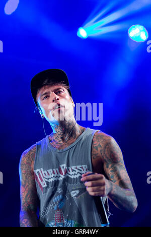 Torino, Italia. 07Th Sep, 2016. Ritmika Festival 2016, che quest'anno festeggia i suoi 20 anni di concerti, ha aperto una sensazionale performance live con il rapper giovane dell'anno Fedez e J-Ax. © Elena Aquila/Pacific Press/Alamy Live News Foto Stock