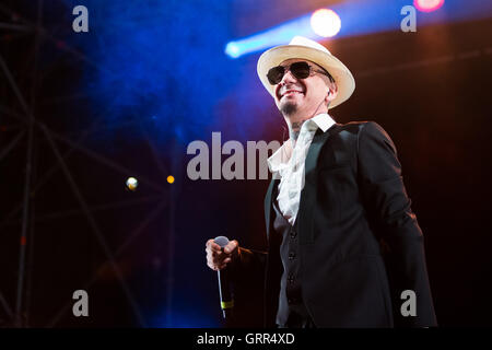 Torino, Italia. 07Th Sep, 2016. Ritmika Festival 2016, che quest'anno festeggia i suoi 20 anni di concerti, ha aperto una sensazionale performance live con il rapper giovane dell'anno Fedez e J-Ax. © Elena Aquila/Pacific Press/Alamy Live News Foto Stock