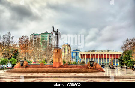 Statua di Heydar Aliyev a Baku Foto Stock