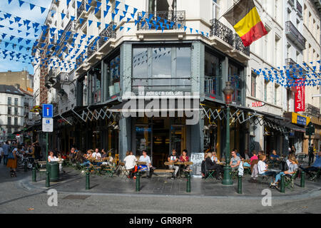 Esterno le Roi des Belges pub Bruxelles Belgio Foto Stock