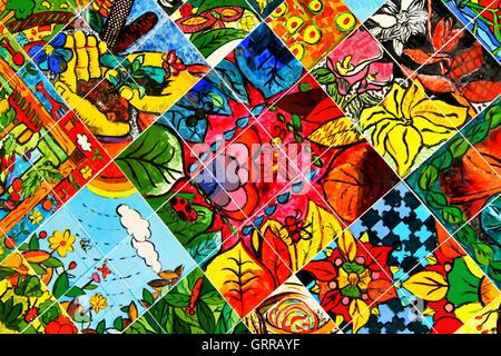 Colorata arte dei graffiti sul muro di primo piano. Foto Stock