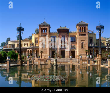 Pabellon Mudejar, Parque Maria Luisa, Siviglia, in Andalusia, Spagna Foto Stock