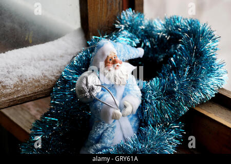 Toy Padre gelo in un blu pelliccia Foto Stock