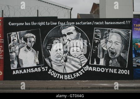 Politica sul murale Divis Street/Falls Road, Belfast, Irlanda del Nord, Regno Unito. Foto Stock