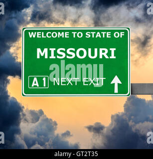 MISSOURI cartello stradale contro il cielo blu chiaro Foto Stock