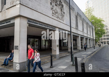 L'ingresso anteriore del Manchester Magistrates Court Foto Stock