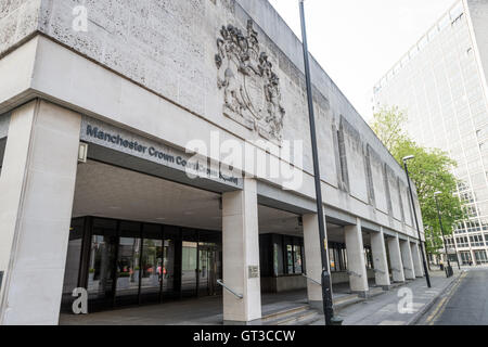 L'ingresso anteriore del Manchester Magistrates Court Foto Stock