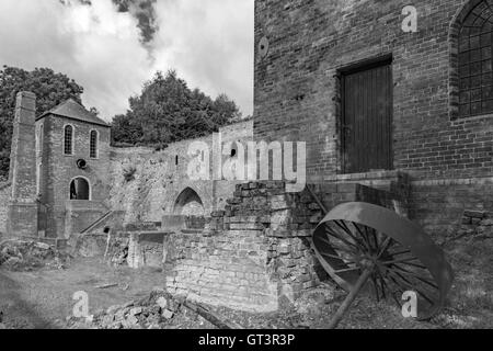 Storici edifici industriali a Blists Hill Città Vittoriano musei in monocromatico, Shropshire, Inghilterra, Regno Unito Foto Stock