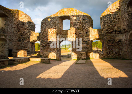 Luglio 2016, le rovine del castello di Brahehus vicino Gränna (Svezia) Foto Stock