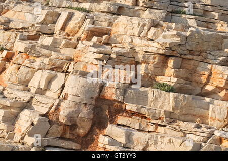 Marrone frammentato roccia sedimentaria sezione strati Closeup Foto Stock