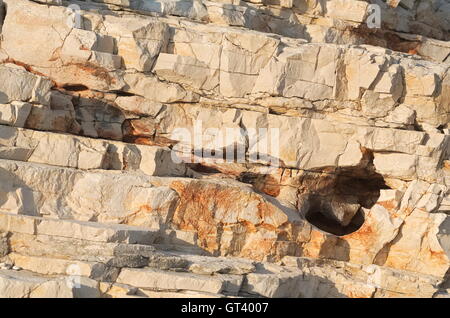 Marrone frammentato roccia sedimentaria sezione strati Closeup Foto Stock