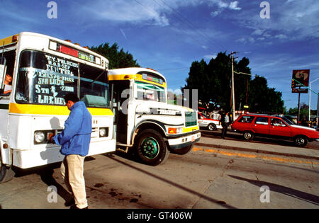 Secondo il terminal degli autobus nella città di Oaxaca, Messico Foto Stock