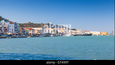 Zakynthos Greece - Agosto 14, 2016: Skyline di Zante, isola greca nel Mar Ionio Foto Stock