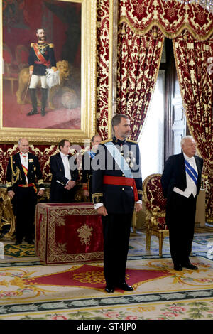 Madrid, Spagna. 8 Settembre, 2016. Il re Filippo VI di Spagna riceve le credenziali dei nuovi ambasciatori nel Palazzo Reale di Madrid. 08/09/2016 Credit: Gtres Información más Comuniación on line,S.L./Alamy Live News Foto Stock