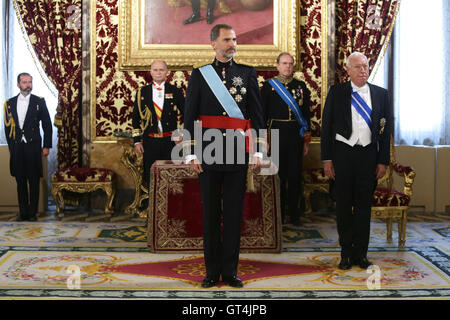 Madrid, Spagna. 8 Settembre, 2016. Il re Filippo VI di Spagna riceve le credenziali dei nuovi ambasciatori nel Palazzo Reale di Madrid. 08/09/2016 Credit: Gtres Información más Comuniación on line,S.L./Alamy Live News Foto Stock