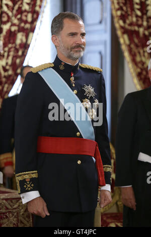 Madrid, Spagna. 8 Settembre, 2016. Il re Filippo VI di Spagna riceve le credenziali dei nuovi ambasciatori nel Palazzo Reale di Madrid. 08/09/2016 Credit: Gtres Información más Comuniación on line,S.L./Alamy Live News Foto Stock