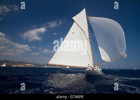 Imperia, Italia. 8 settembre 2016. Lo yacht a vela Moonbeam durante Vele d'Epoca, un vintage yacht concorso indetto ogni due anni ad Imperia. Foto Stock