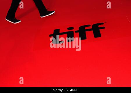 Toronto, ON. 8 Sep, 2016. Atmosfera presso gli arrivi per I MAGNIFICI SETTE Premiere al Toronto International Film Festival 2016, Roy Thomson Hall di Toronto, il 8 settembre 2016. Credito: James Atoa/Everett raccolta/Alamy Live News Foto Stock