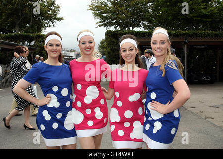 Goodwood, Chichester, Regno Unito. Il 9 settembre, 2016. Goodwood 2016. Le ragazze in costume, 9/9/16, Chichester Credito: Malcolm Greig/Alamy Live News Foto Stock