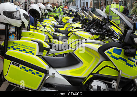 Sidmouth, Devon, 9 Sett 16 Polizia motociclisti da tutto il Regno Unito vengono utilizzati per il controllo del traffico durante il tour della Gran Bretagna. Credito: Tony Charnock/Alamy Live News Foto Stock