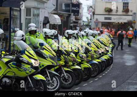 Sidmouth, Devon, 9 Sett 16 Polizia motociclisti da tutto il Regno Unito vengono utilizzati per il controllo del traffico durante il tour della Gran Bretagna. Credito: Tony Charnock/Alamy Live News Foto Stock