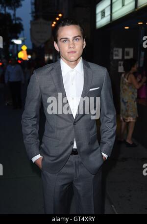 New York, NY, STATI UNITI D'AMERICA. 8 Sep, 2016. Alex Neustaedter presso gli arrivi per ITHACA Premiere, Landmark Sunshine Cinema, New York, NY Settembre 8, 2016. © Derek Storm/Everett raccolta/Alamy Live News Foto Stock