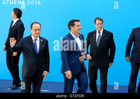 Atene, Grecia. 9 Sep, 2016. Da sinistra a destra, per Malta il Primo Ministro Giuseppe moscato, Primo Ministro italiano Matteo Renzi, in Francia la Presidente Francois Hollande, la Grecia del Primo Ministro Alexis Tsipras, Cipro" Presidente Nicos Anastasiades, il Primo Ministro portoghese ha Antonio Costa spagnola e il Segretario di Stato per l'Unione europea Fernando Equidazu, posa per una foto di famiglia durante un Mediterraneo Leader il Vertice di Atene. Credito: Aristidis Vafeiadakis/ZUMA filo/Alamy Live News Foto Stock