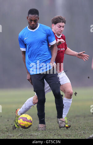 FC Haggerston (borgogna) vs Regents Park Rovers - Hackney & Leyton Domenica League calcio a sud di palude, paludi Hackney, Londra - 15/02/15 Foto Stock