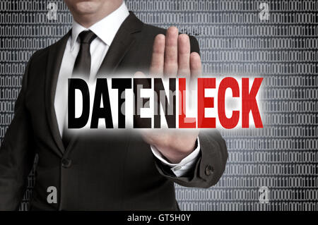 Datenleck (in tedesco perdita di dati) con la matrice è rappresentato da parte dell'imprenditore. Foto Stock