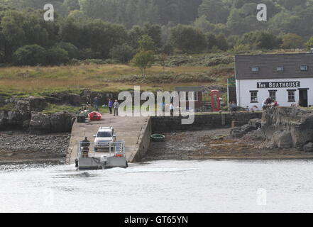 Unico veicolo ferry per l'isola di ulva scozia settembre 2016 Foto Stock