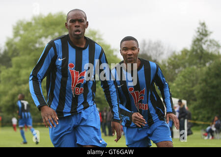 Punteggio Lapton il loro primo obiettivo e celebrare - Lapton vs Black meteore - Hackney & Leyton Domenica League Dickie Davies Cup FINALE F Foto Stock