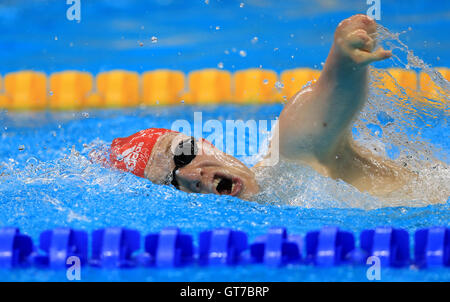 Gran Bretagna Andrew Mullen vince il bronzo in Uomini 200m Freestyle S5 finale alla Olympic Aquatics Stadium durante il primo giorno del 2016 Rio Giochi Paralimpici di Rio de Janeiro in Brasile. Foto Stock