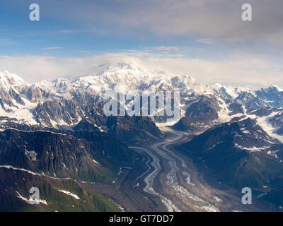 Vista aerea di Denali (Mt. McKinley), il Ghiacciaio Tokositna e l'Alaska Range su una gita in volo da Talkeetna, Alaska. Foto Stock
