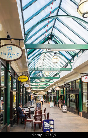 L'Arcade, la stazione di Liverpool Street, City of London, England, Regno Unito Foto Stock