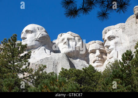 Consente di visualizzare fino a quattro facce dei presidenti Lincoln, Roosevelt Jefferson e Washington - scolpito nella roccia di granito Monte Rushmore Foto Stock