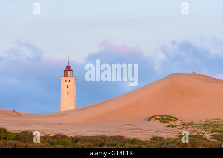 Faro e dune all'alba, Rubjerg Knude, Lokken, Nord dello Jutland, Danimarca Foto Stock