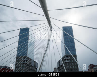 Detail of Zubizuri pedestrian bridge structure, Bilbao Foto Stock