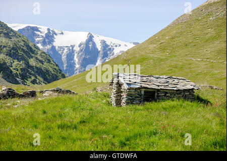 Ghiacciaio di Mantel visto dal Rif torto con un rifugio alpino in primo piano, alpi, Francia, Europa Foto Stock