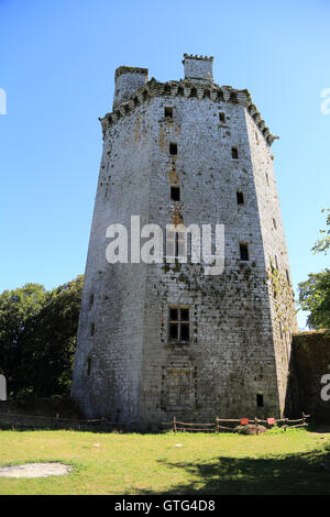 Mantenere (donjon) a Forteresse de Largoet, elfi Morbihan, in Bretagna, Francia Foto Stock