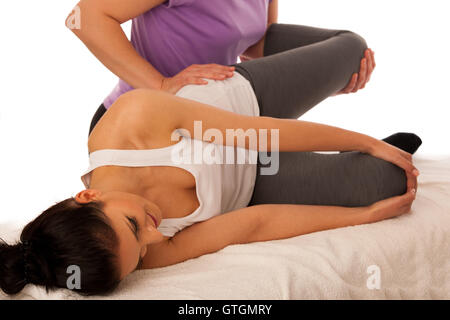 Fisioterapia : terapista excercising con paziente , lavorando sulla gamba stretching Foto Stock