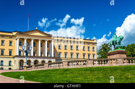 Il Palazzo Reale di Oslo Foto Stock